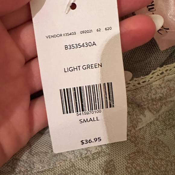 Mesh Keyhole Top - Picture 6 of 6